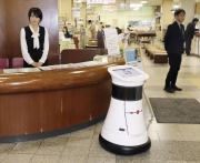 Nhật Bản: Lần đầu tiên có robot phục vụ dân ở công sở
