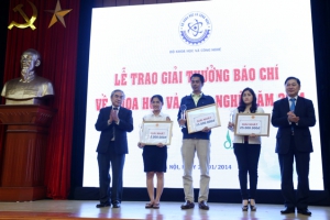 Trao giải thưởng báo chí về khoa học và công nghệ 2014