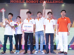 FPT tổ chức thành công Mobile Robot Challenge 2013