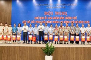 Chủ tịch UBND thành phố Hà Nội Trần Sỹ Thanh gặp gỡ, đối thoại với công nhân lao động Thủ đô