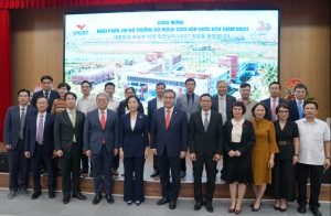 Bộ trưởng Bộ Ngoại giao Hàn Quốc Park Jin thăm VKIST