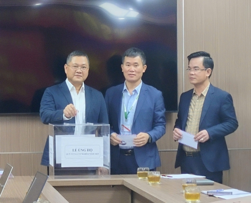 Ban Quản lý các khu công nghệ cao và khu công nghiệp tổ chức Lễ Phát động chương trình ủng hộ Quỹ “Vì người nghèo”.