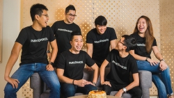 Singaporean entrepreneurs tackle last-mile delivery with neighborhood spirit
